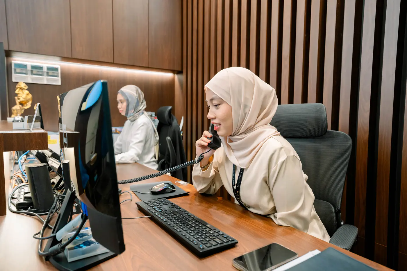 NOVUX client support team answering a business call